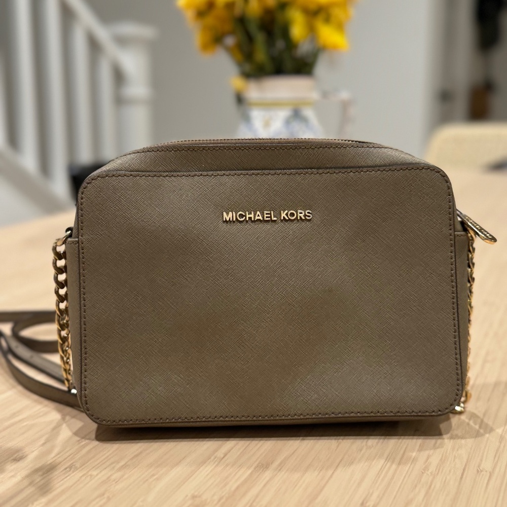 Michael Kors Women's Jet Set Crossbody Bag
